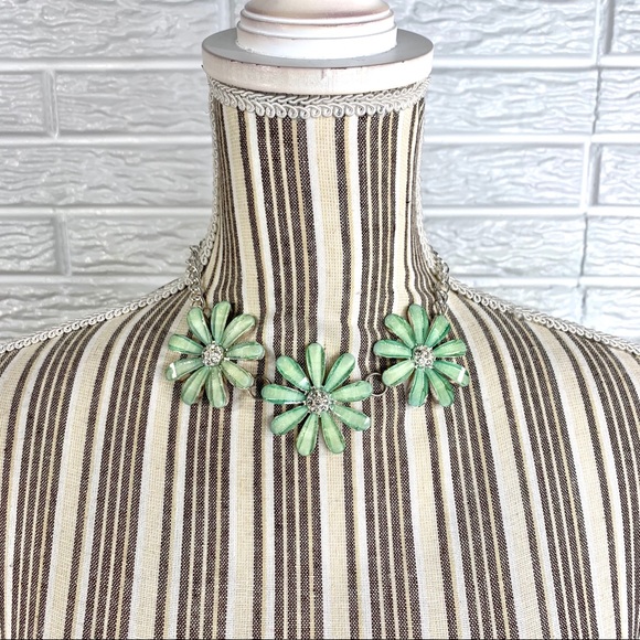 Jewelry - Chunky Green Floral Statement Necklace